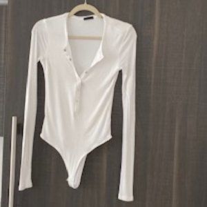 ATM Anthony Thomas Melilo white cotton long sleeve henley snap bodysuit